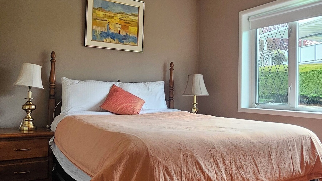 Photo of Bedroom in Saanich East