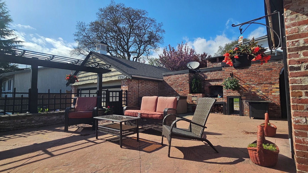 Photo of Patio Balcony in Saanich East