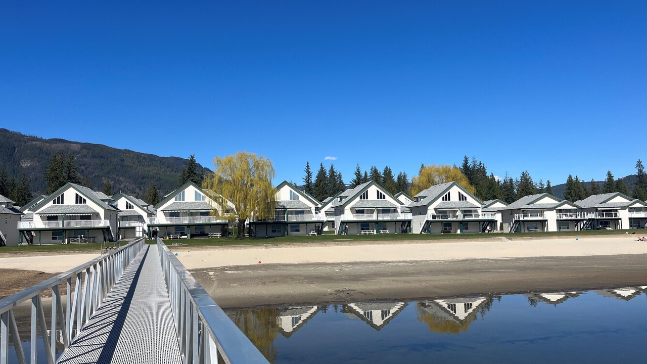 Photo of Others in Sicamous