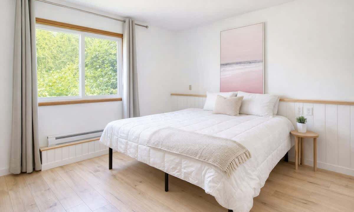 Photo of Bedroom in Halfmoon Bay