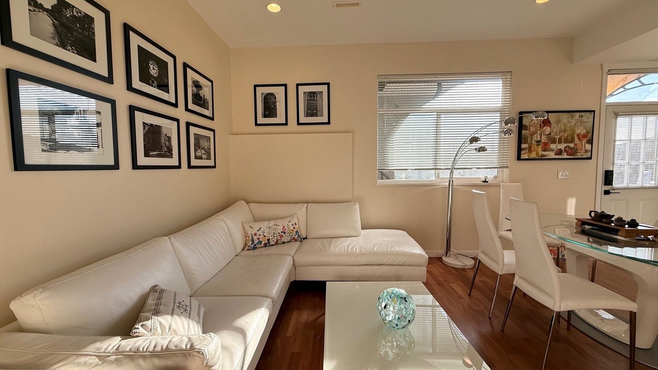 Photo of Livingroom in Burnaby