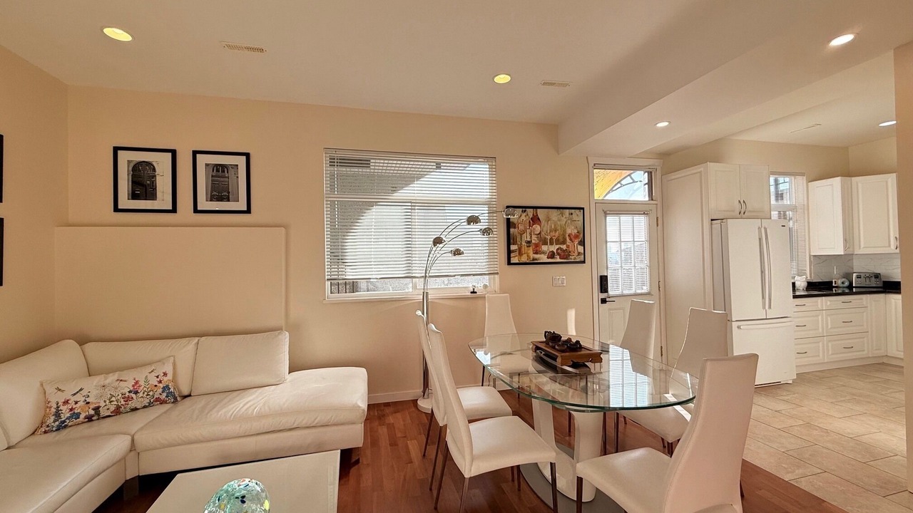 Photo of Livingroom in Burnaby
