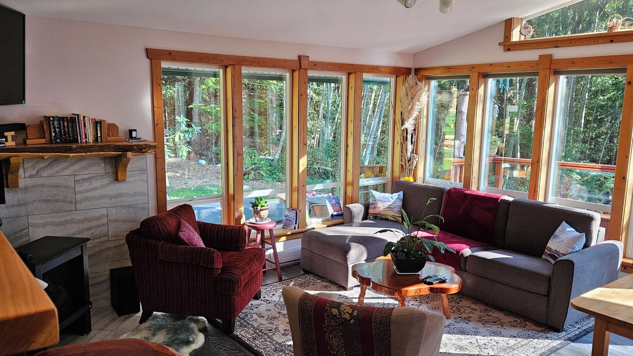 Photo of Livingroom in West Sechelt