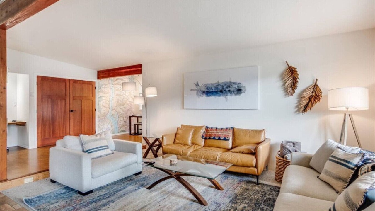 Photo of Livingroom in Ainsworth Hot Springs