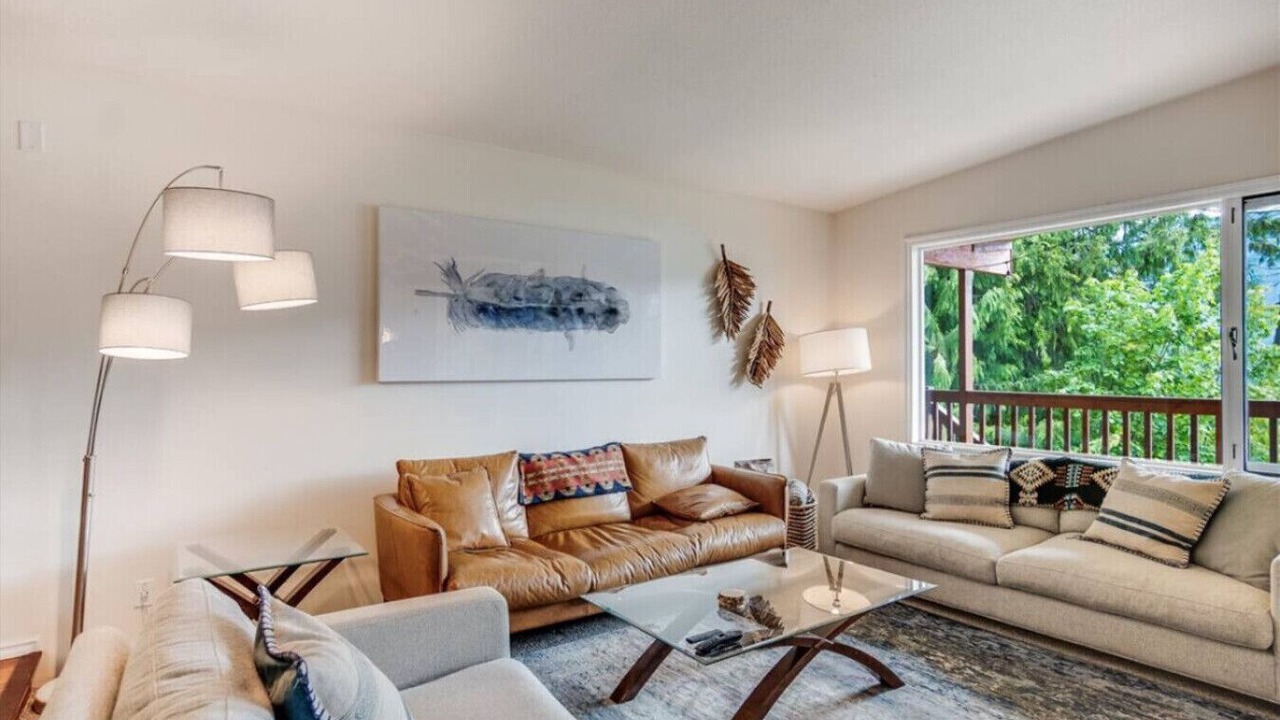 Photo of Livingroom in Ainsworth Hot Springs