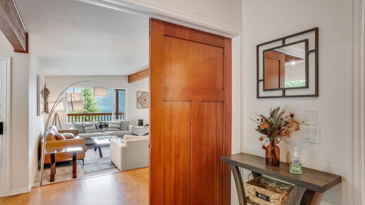 Photo of Livingroom in Ainsworth Hot Springs