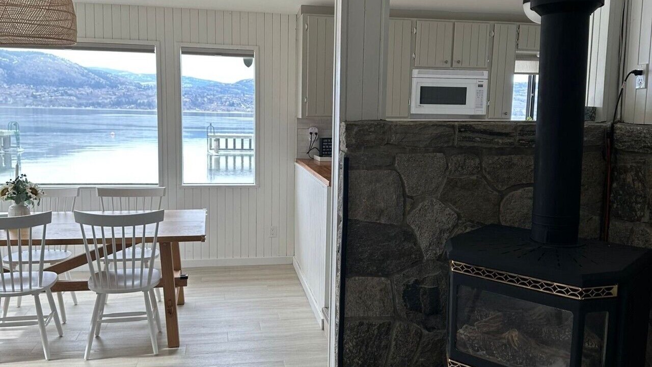 Photo of Livingroom in Okanagan-Similkameen