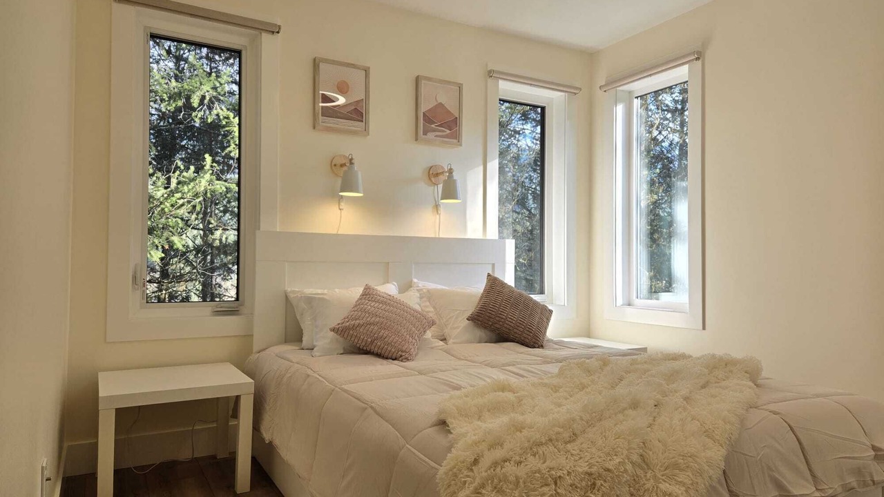 Photo of Bedroom in Radium Hot Springs