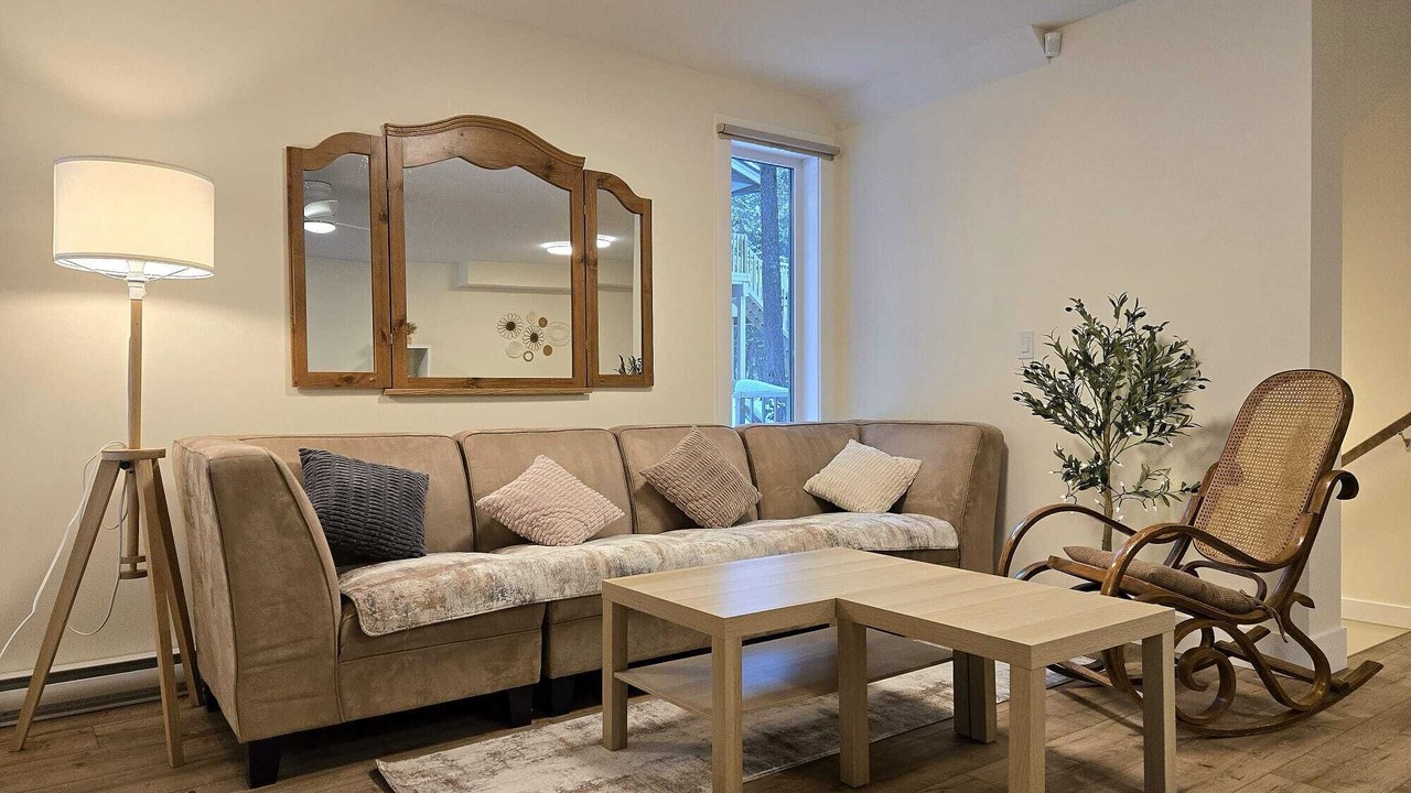 Photo of Livingroom in Radium Hot Springs