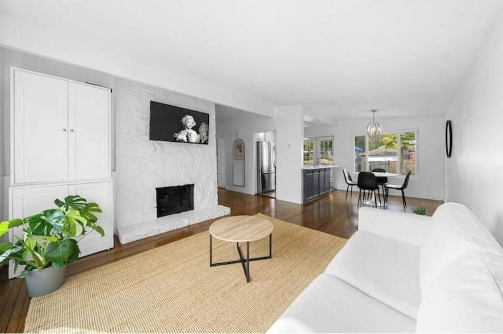 Photo of Livingroom in Central Lonsdale