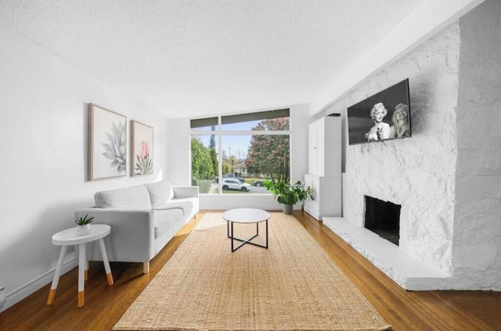 Photo of Livingroom in Central Lonsdale