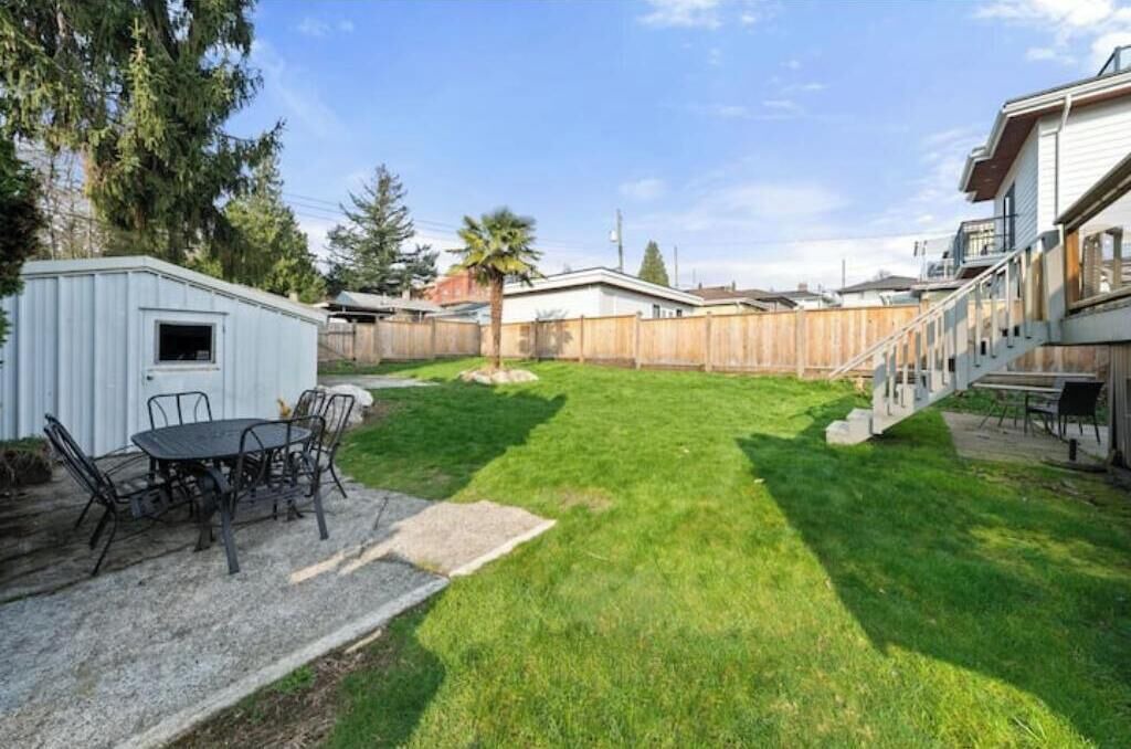 Photo of Outdoor in Central Lonsdale
