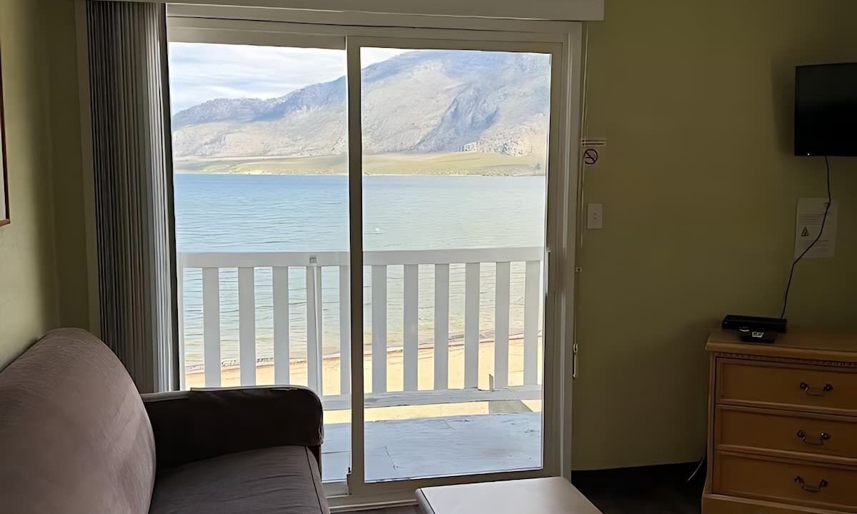 Photo of Livingroom in Osoyoos