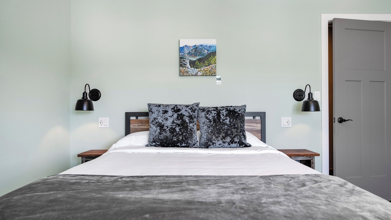 Photo of Bedroom in Foothills County
