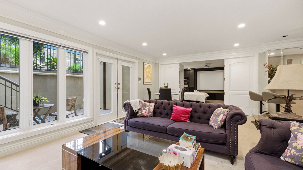Photo of Livingroom in Arbutus Ridge