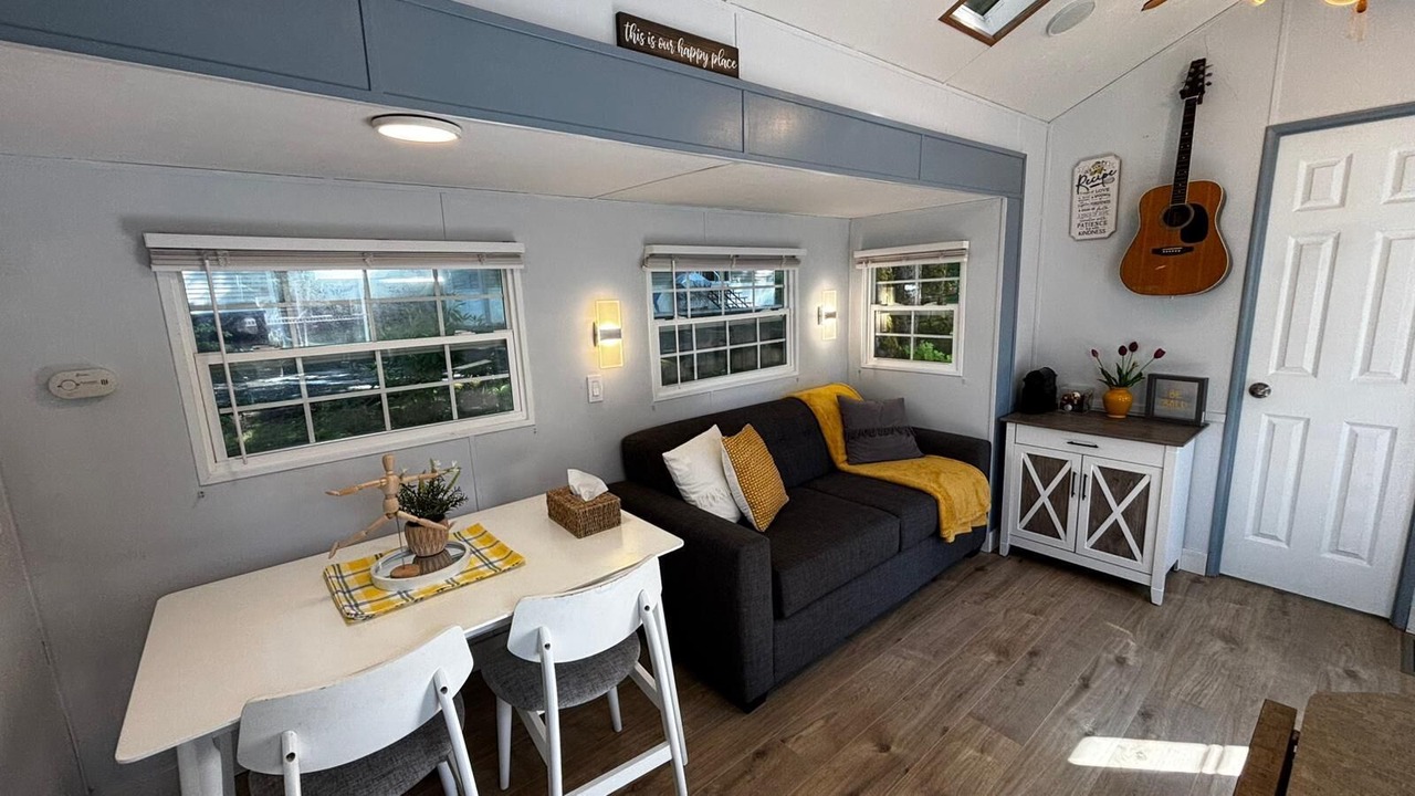 Photo of Livingroom in Lindell Beach