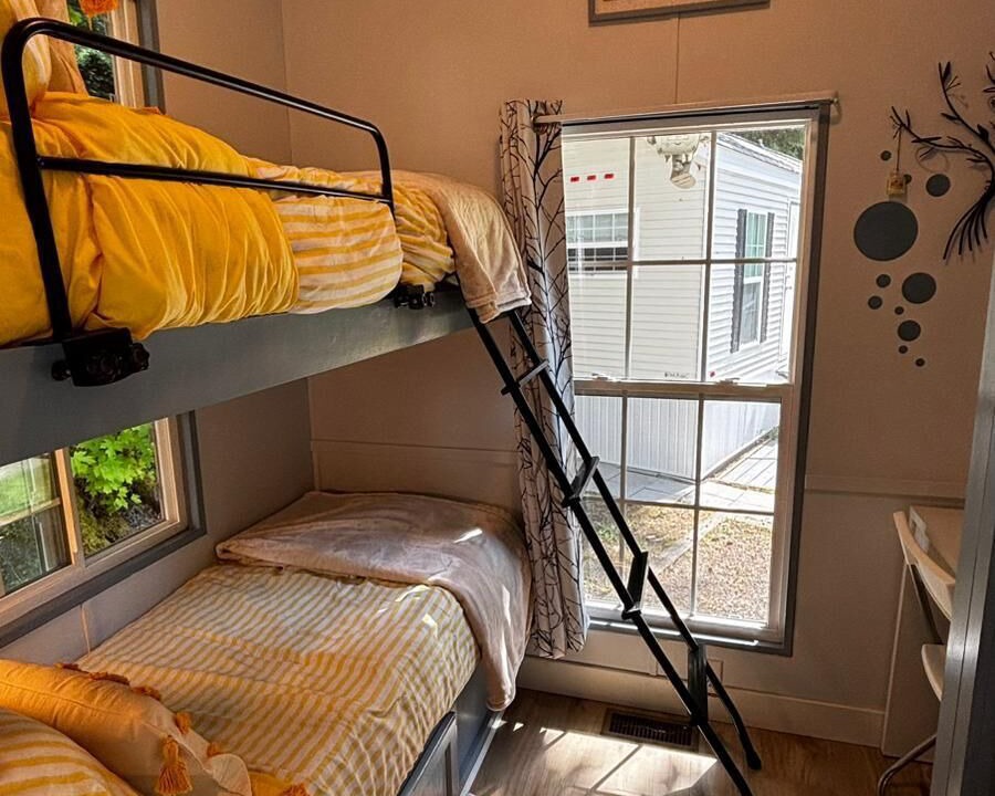 Photo of Bedroom in Lindell Beach