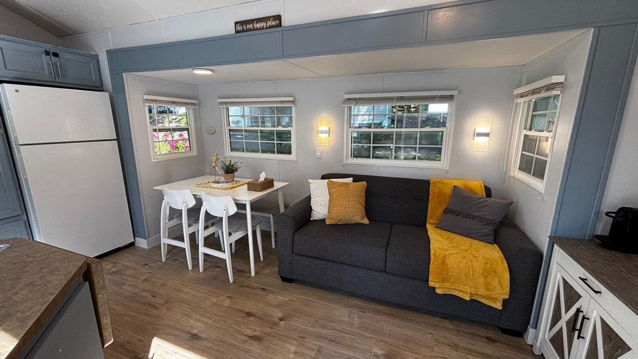 Photo of Livingroom in Lindell Beach