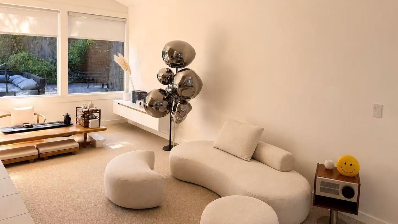 Photo of Livingroom in Metro Vancouver Regional District