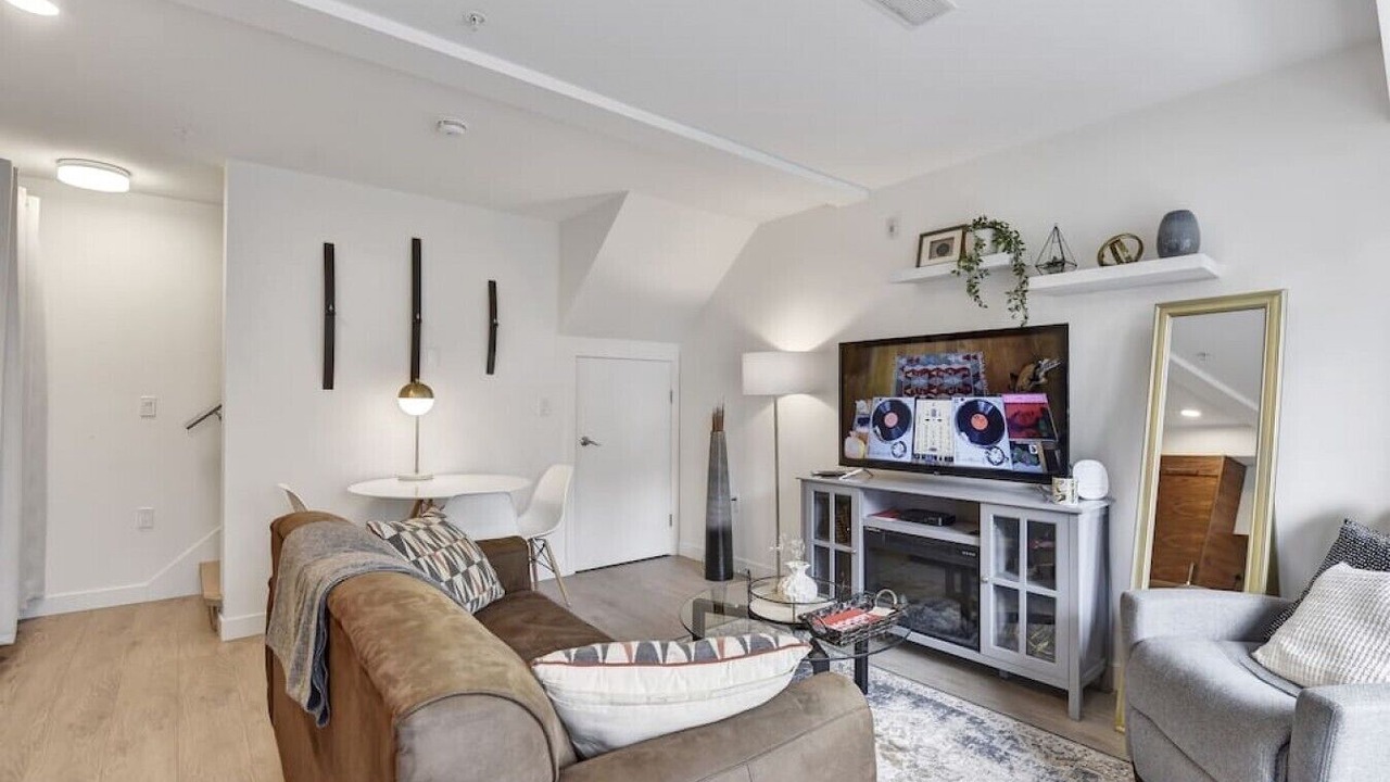 Photo of Livingroom in Lower Lonsdale