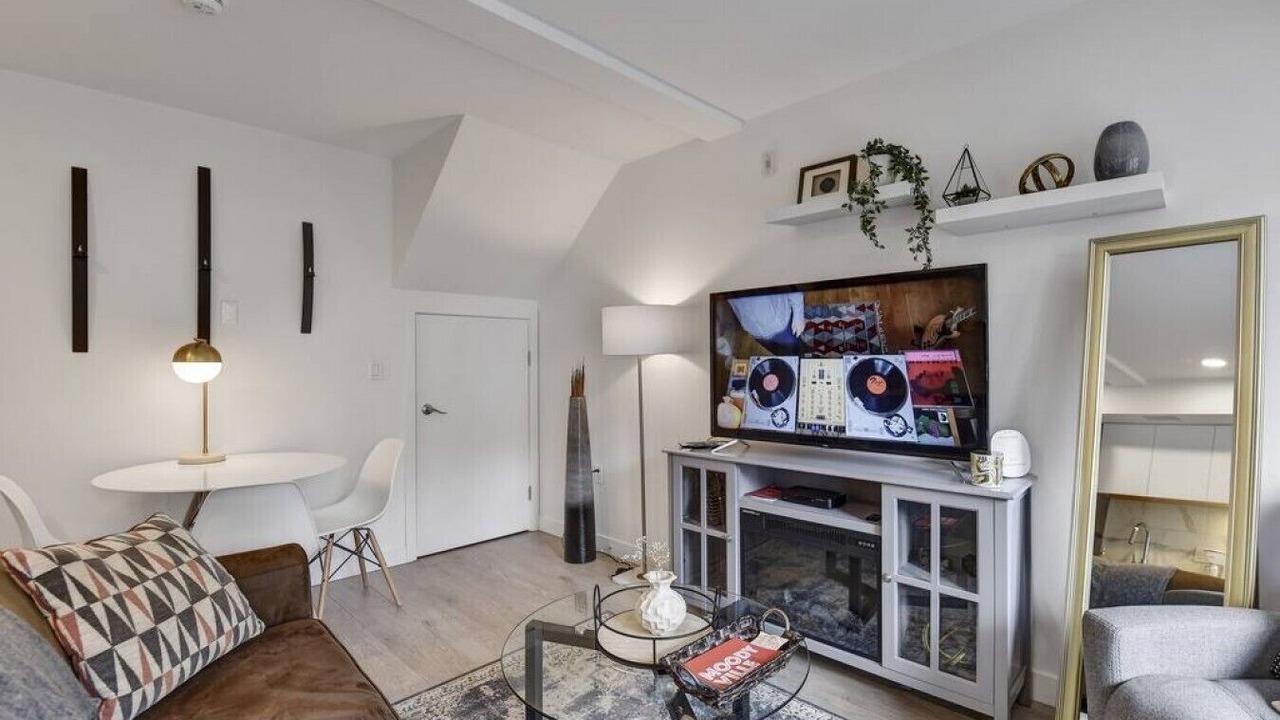 Photo of Livingroom in Lower Lonsdale