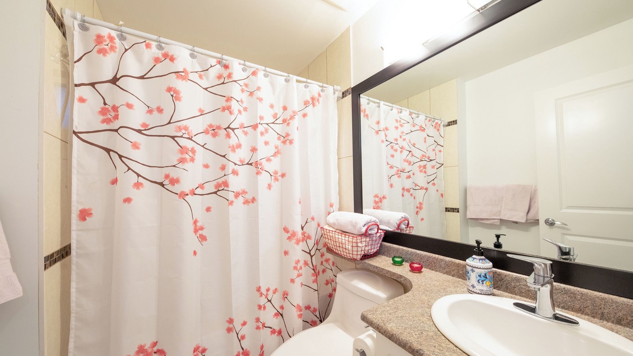 Photo of Bathroom in Central Lonsdale