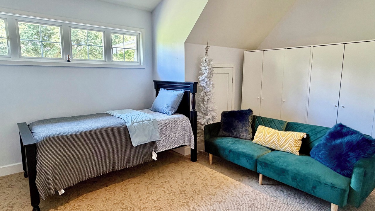 Photo of Bedroom in Crescent Beach