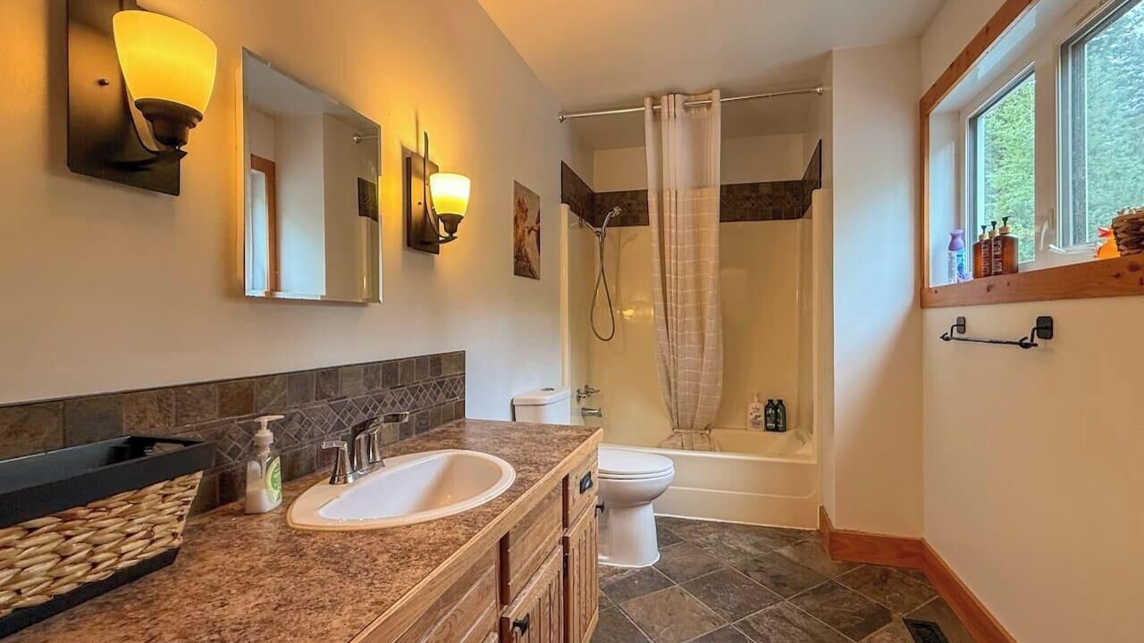Photo of Bathroom in Golden