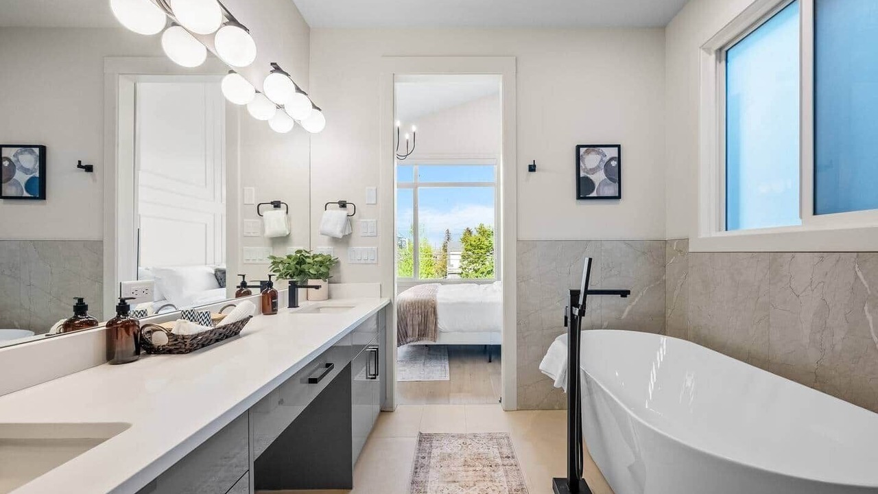 Photo of Bathroom in Shaganappi
