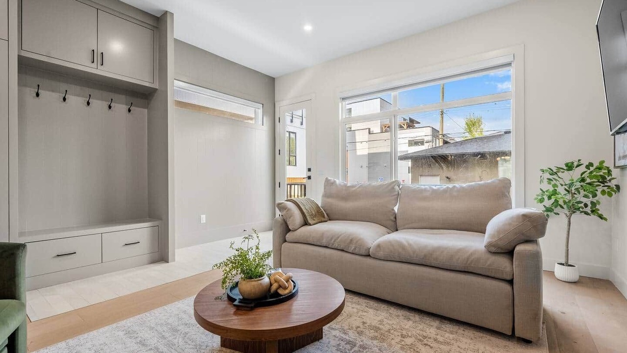 Photo of Livingroom in Shaganappi