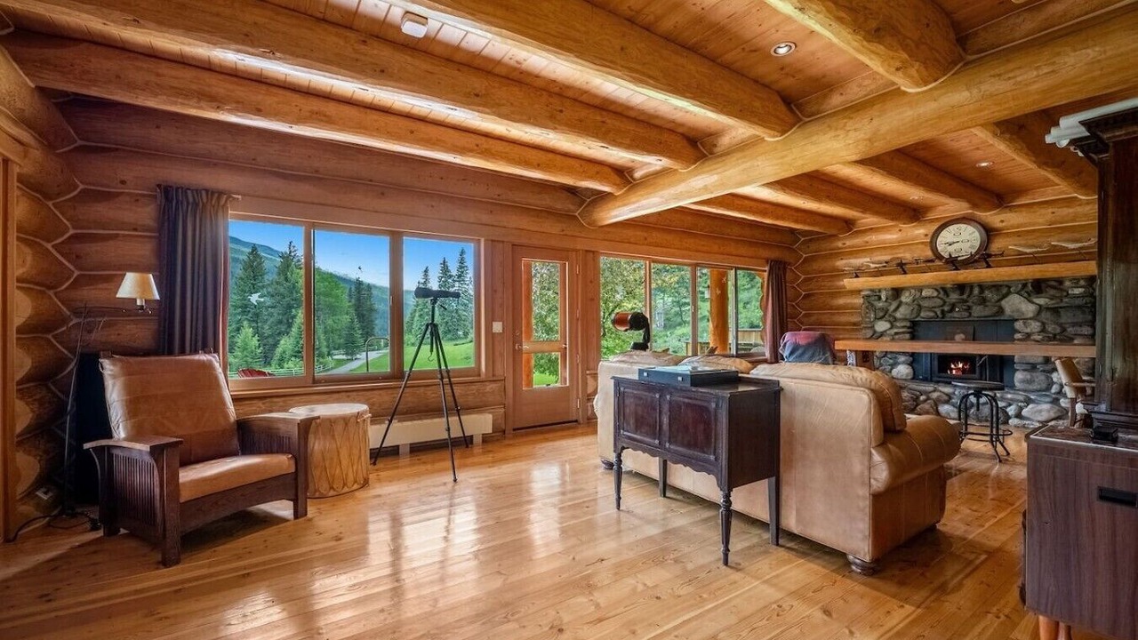 Photo of Livingroom in East Kootenay