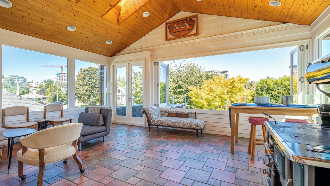 Photo of Livingroom in Esquimalt