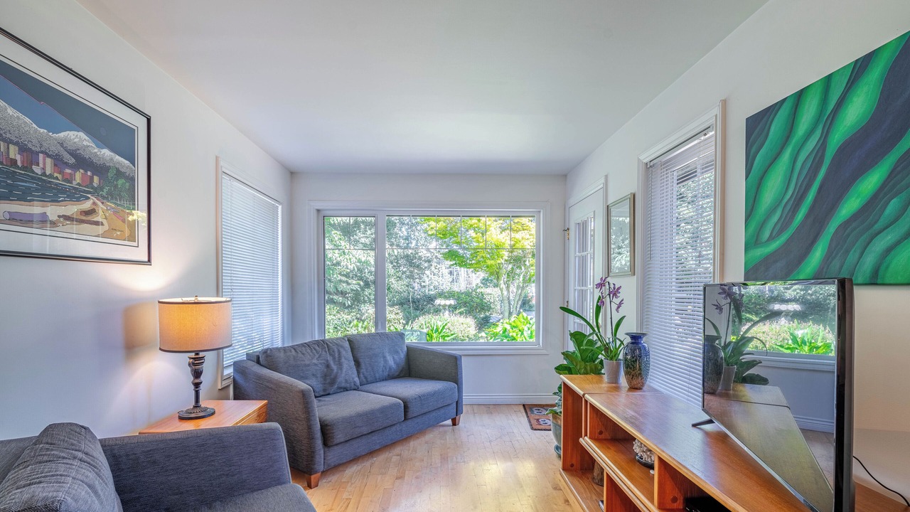 Photo of Livingroom in Esquimalt