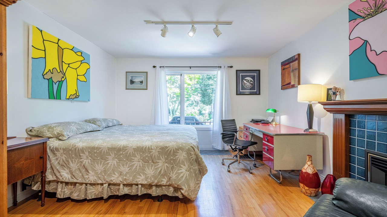 Photo of Bedroom in Esquimalt