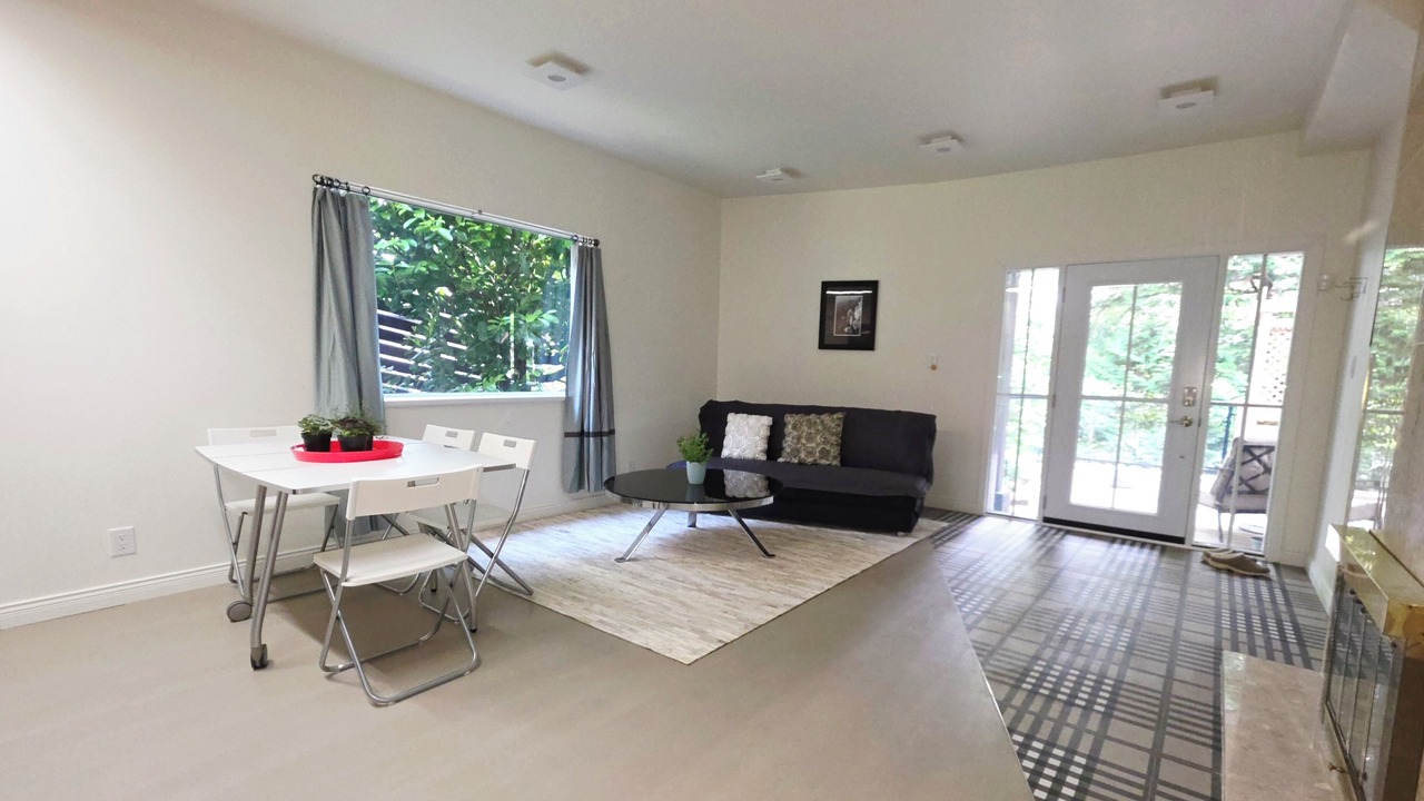Photo of Livingroom in Upper Lonsdale
