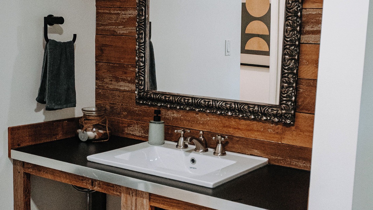 Photo of Bathroom in Quathiaski Cove