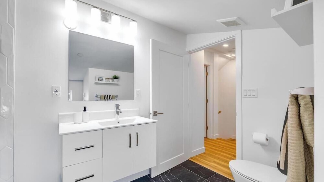 Photo of Bathroom in Sunset