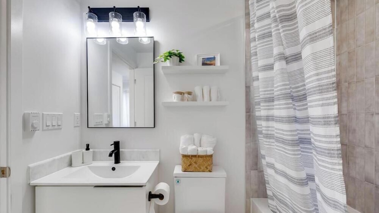Photo of Bathroom in Sunset