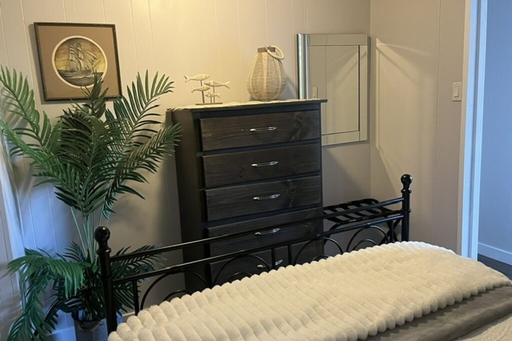 Photo of Bedroom in Madeira Park