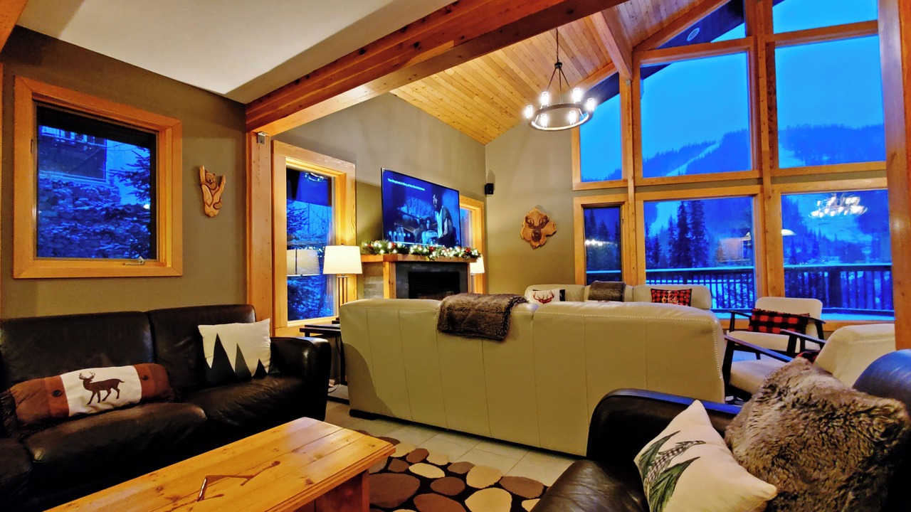 Photo of Livingroom in Sunburst Estates
