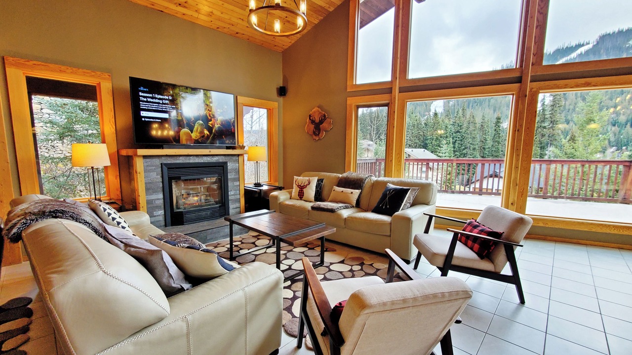 Photo of Livingroom in Sunburst Estates