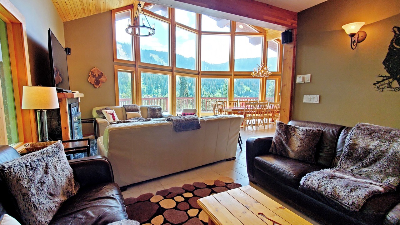 Photo of Livingroom in Sunburst Estates