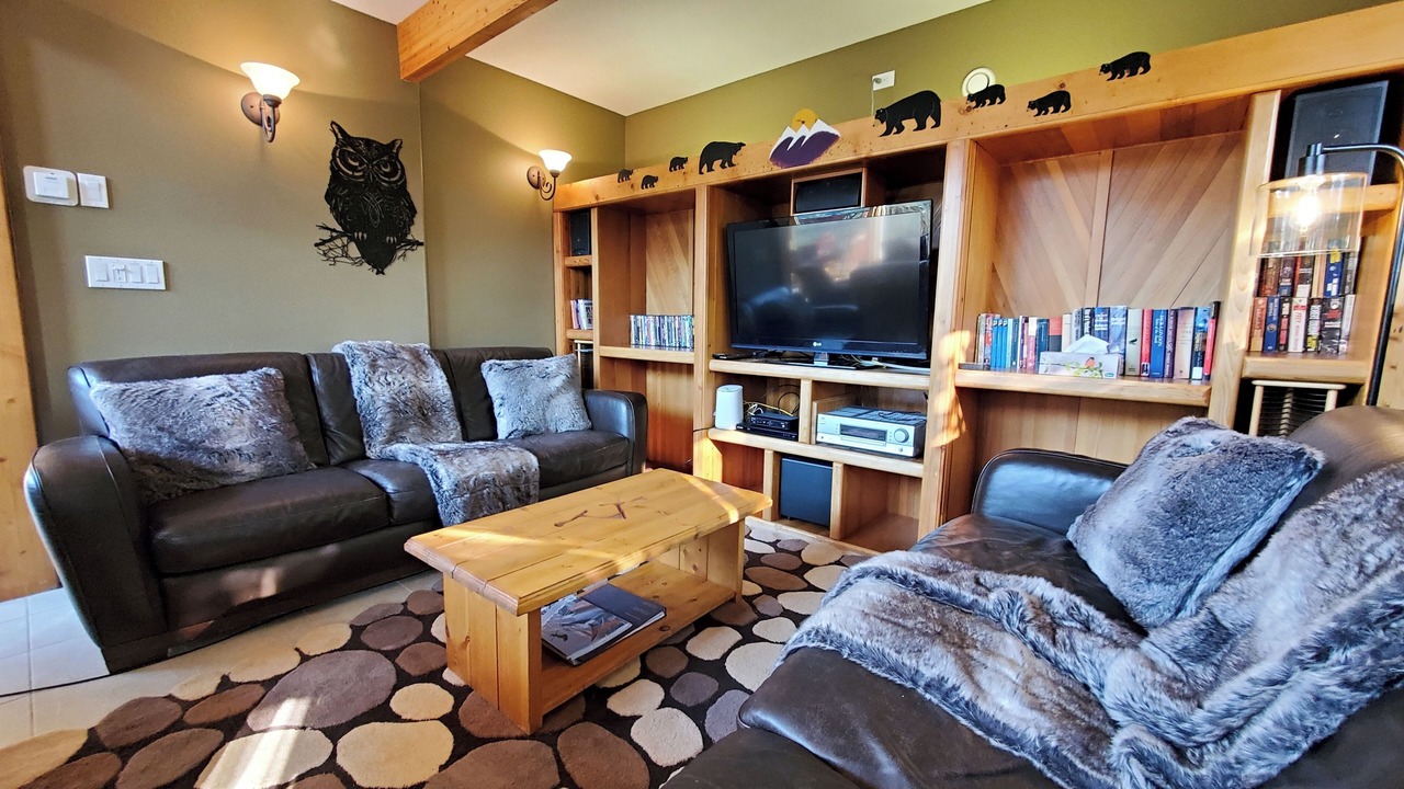 Photo of Livingroom in Sunburst Estates