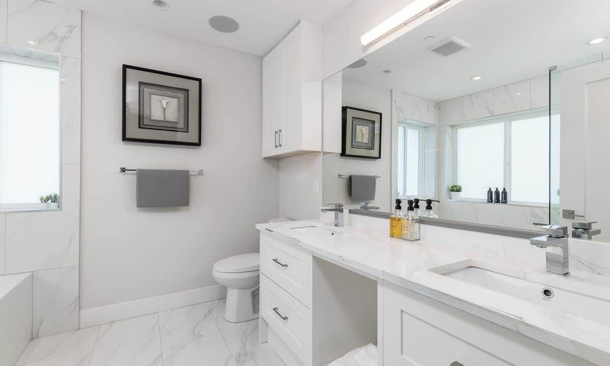 Photo of Bathroom in Riley Park