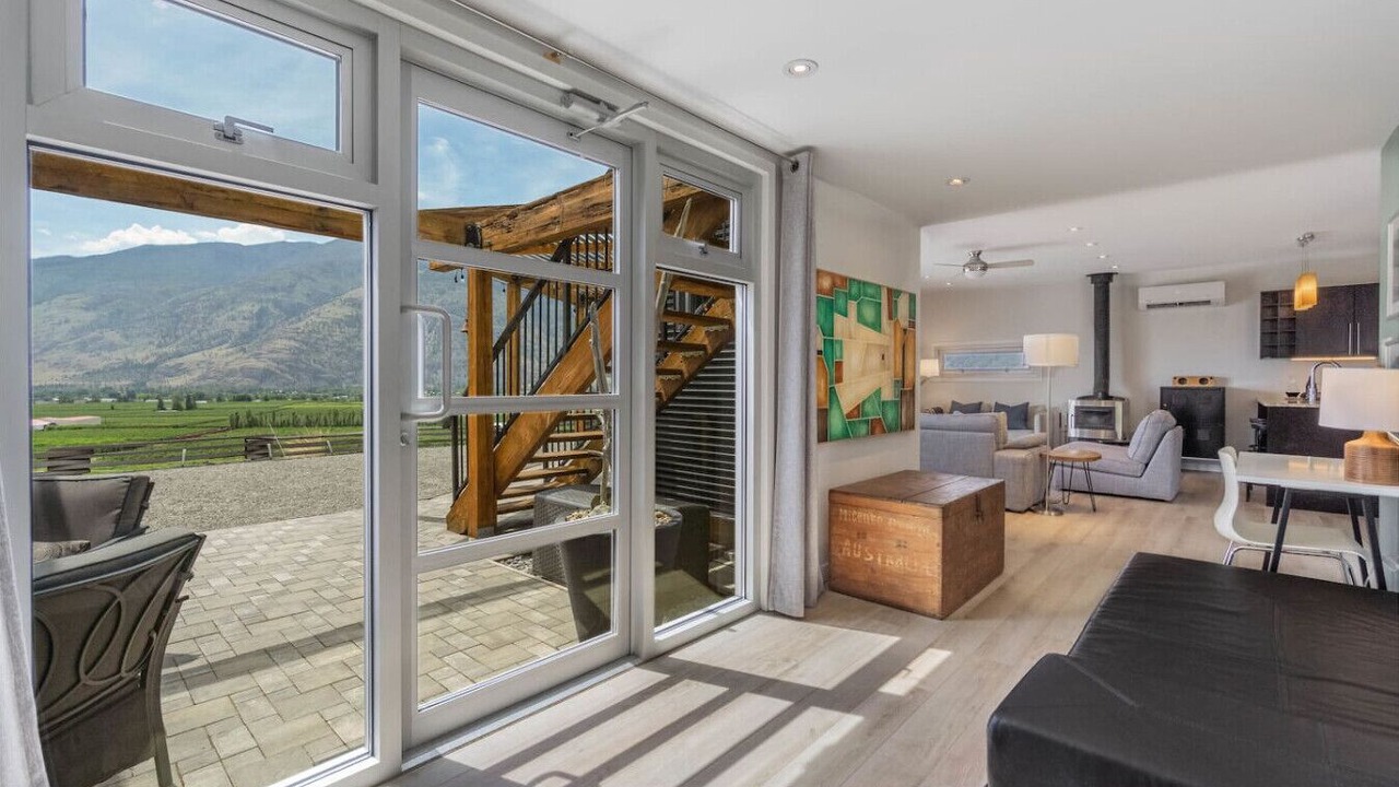 Photo of Livingroom in Okanagan-Similkameen