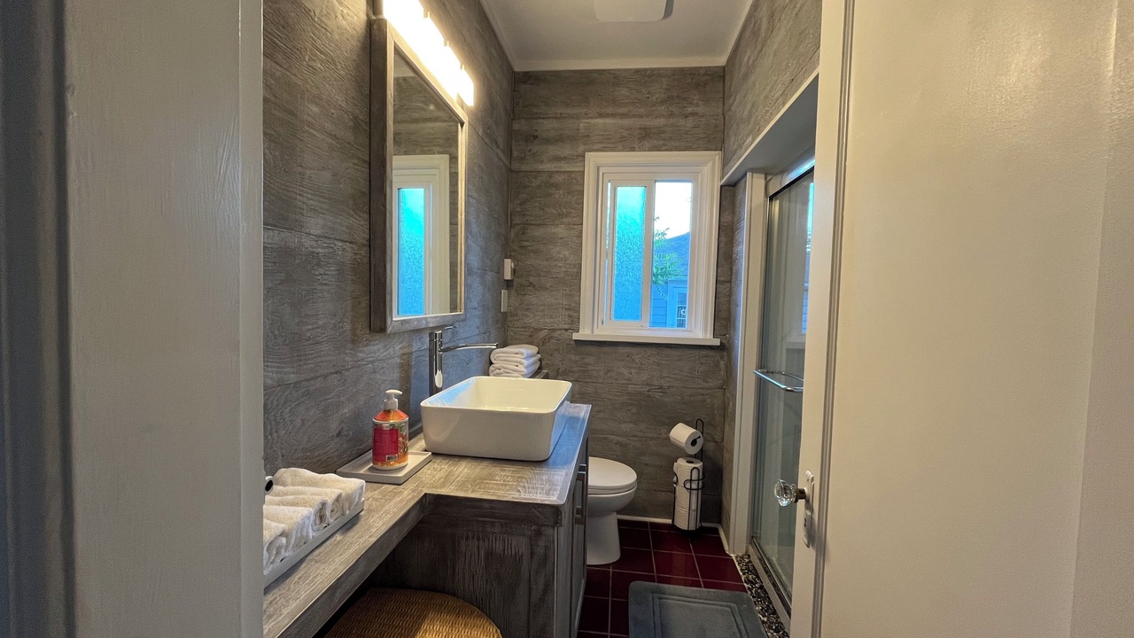 Photo of Bathroom in Saanich East
