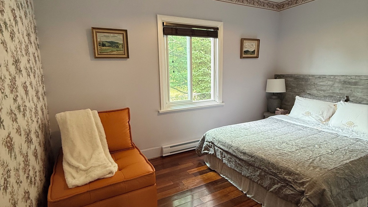 Photo of Bedroom in Saanich East