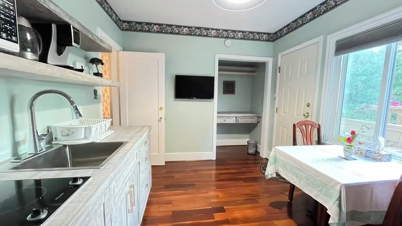 Photo of Kitchen in Saanich East