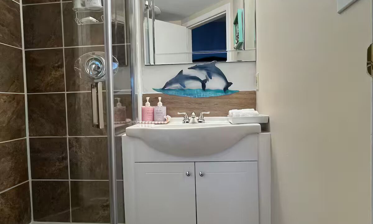 Photo of Bathroom in Saanich East