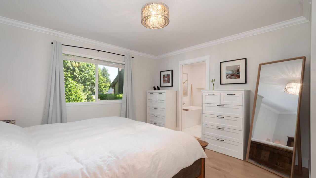 Photo of Bedroom in Deep Cove